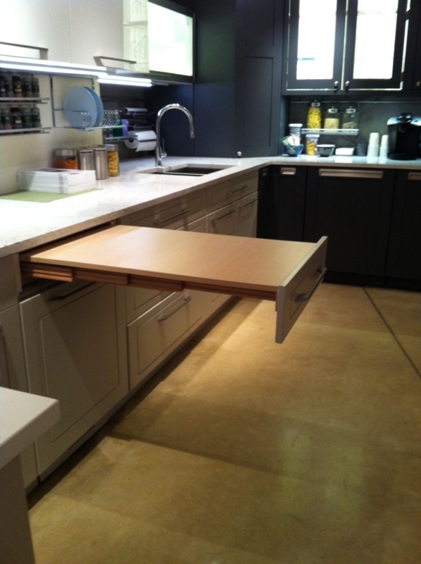 Space-Saving Pull-Out Kitchen Table Design