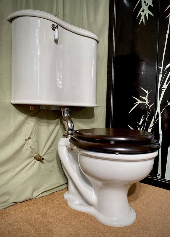 Vintage Classic Bathroom Toilet with Wooden Seat