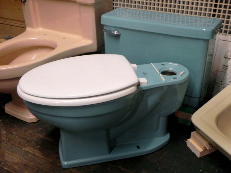 Vintage Colored Toilets for Retro Bathroom Design