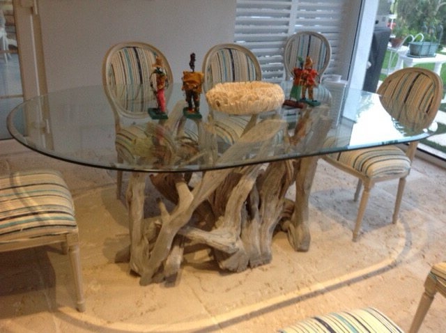 A driftwood dining table for the Bahamas | Driftwood Decor
