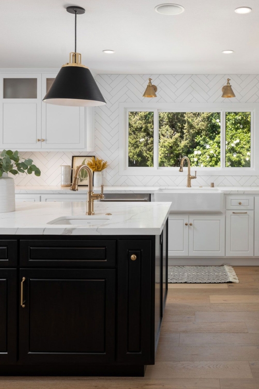 Black Kitchen Island, White Kitchen Backsplash, White Kitchen Cabinets ...