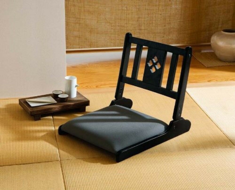 Black Zaisu Folding Wooden Chair on Tatami Mat