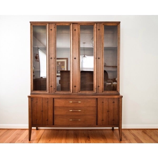 Broyhill Mid Century Modern Saga China Cabinet