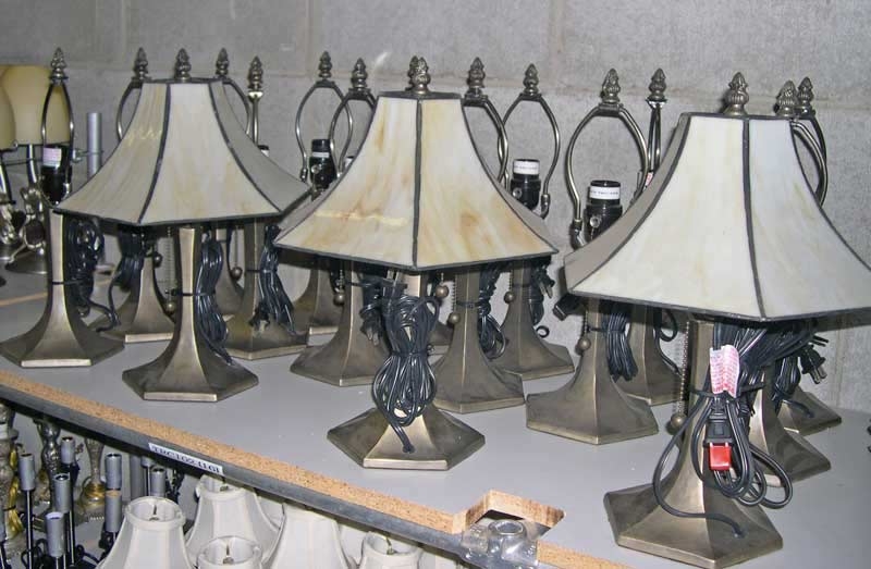Classic Table Lamps for Restaurant and Bar Lighting