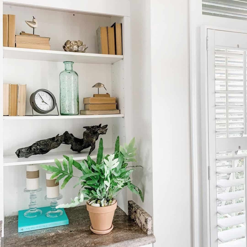 Coastal Living Room Built-In Shelf Styling Ideas