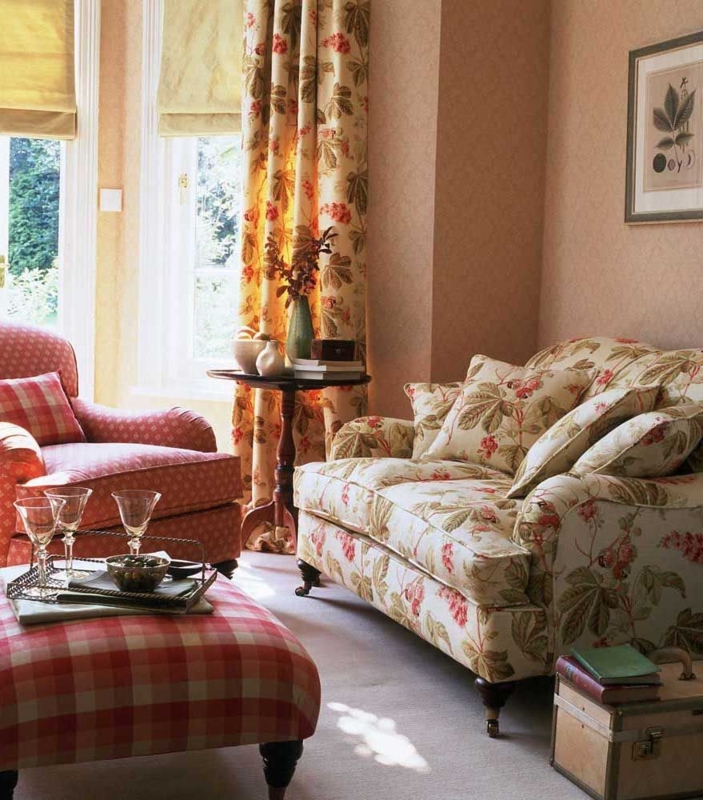 Cozy Floral and Plaid Country Sofas for Countryside Living