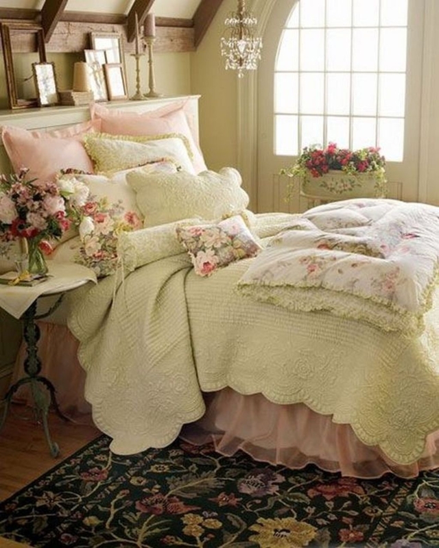 Cozy French Country Shabby Chic Bedroom Design