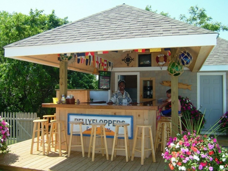 Cozy Outdoor Tiki Bar with Nautical Decor