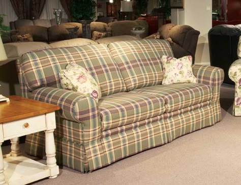 Cozy Plaid Sofa Ideas for Country Living Rooms
