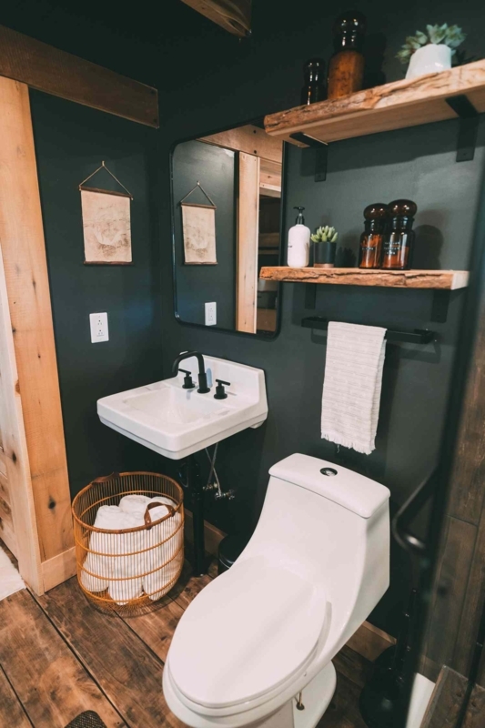 Cozy Rustic Tiny House Bathroom Design