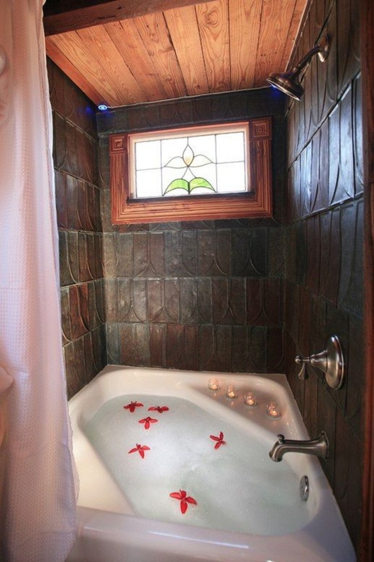 Cozy Small Space Bathtub with Natural Stone Walls