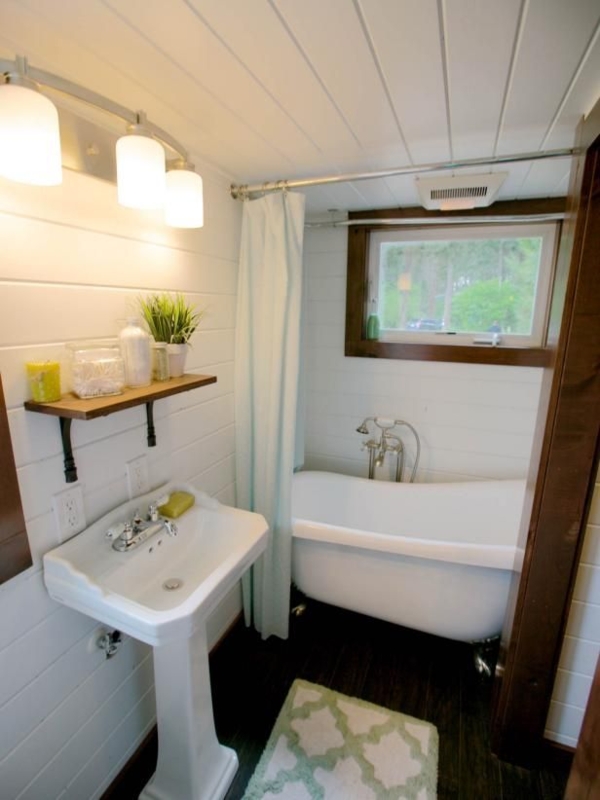 Cozy Tiny House Bathroom with Clawfoot Tub