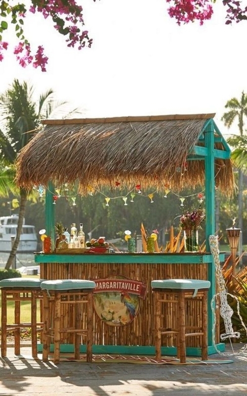 DIY Backyard Tiki Bar with Thatched Roof Design