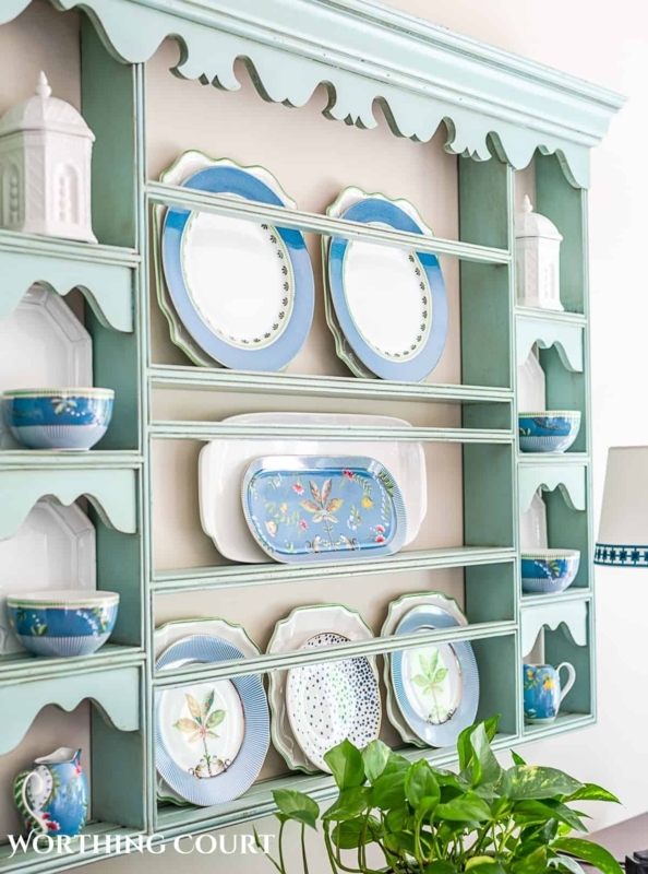 Elegant Blue and White Plate Display Rack Decor