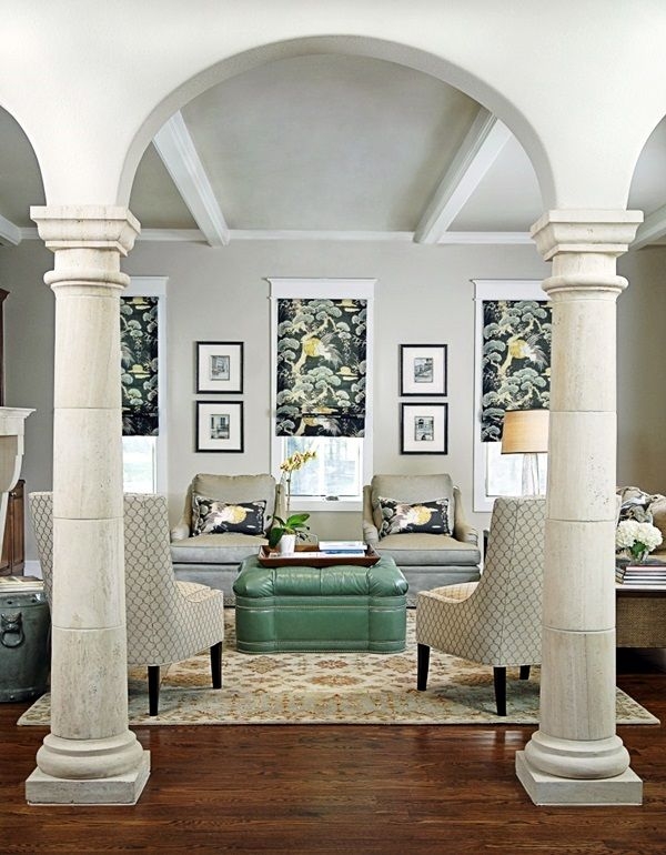 Elegant Classic Pillar Design in Living Room