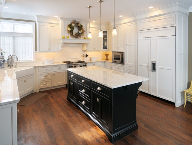 Elegant Classic White Kitchen with Black Island