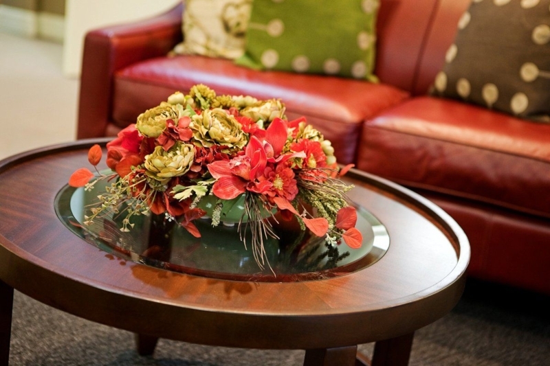 Elegant Floral Coffee Table Arrangement Ideas