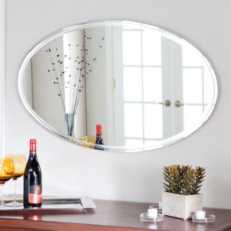 Elegant Oval Wall Mirror for Modern Interiors