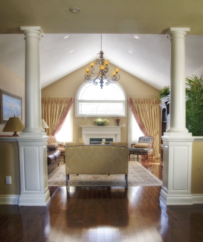 Elegant Traditional Living Room with Warm Tones