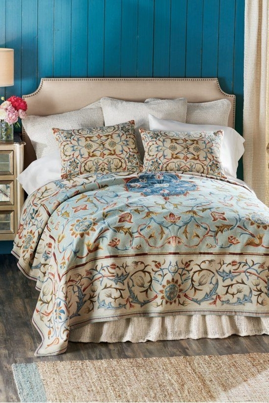 Floral Medallion Bedding in Soft Blue Tones