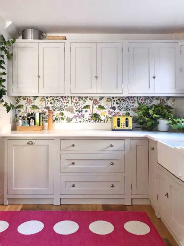 Floral Wallpaper Brightens Nordic Style Kitchen