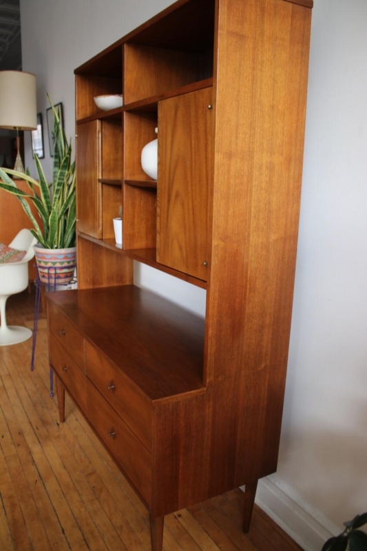 Mid-Century Modern Walnut Hutch by Stanley Furniture For Sale at ...