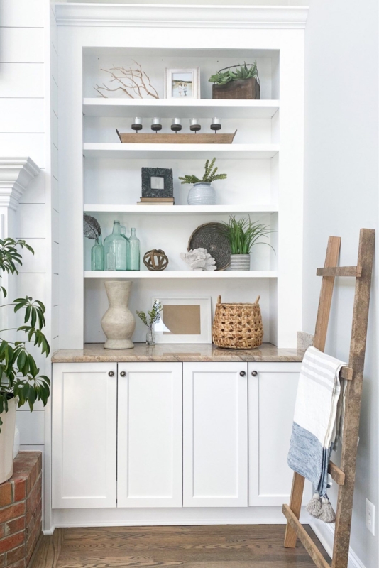 Modern Coastal Style Living Room Shelf Decor Ideas
