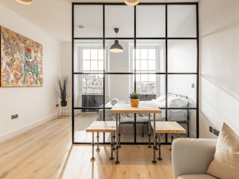 Modern Edinburgh Apartment with Industrial Glass Partition