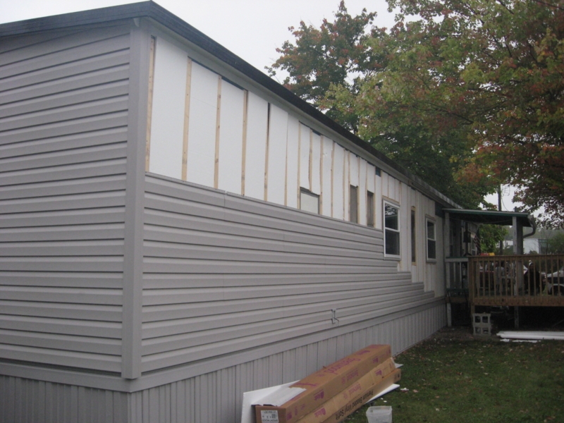 Modern Mobile Home Siding Installation in Progress