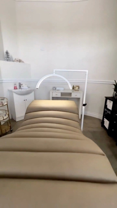 Modern Plush Lash Bed in Neutral Esthetician Room