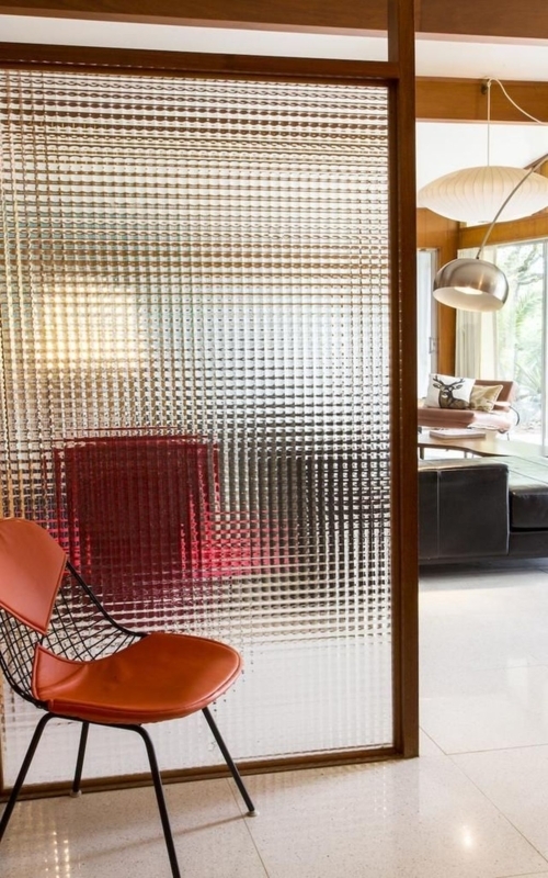 Modern Textured Glass Partition for Stylish Living Rooms