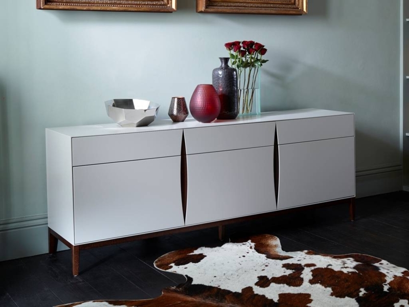 Modern White Extra Long Sideboard with Vases