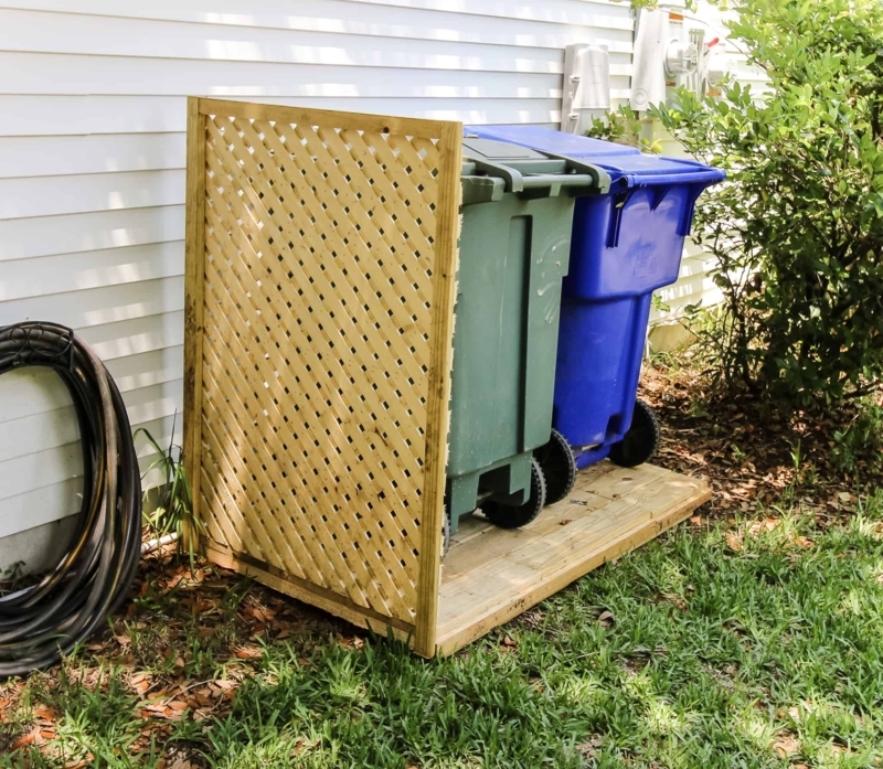Outdoor Lattice Screen to Hide Garbage Cans