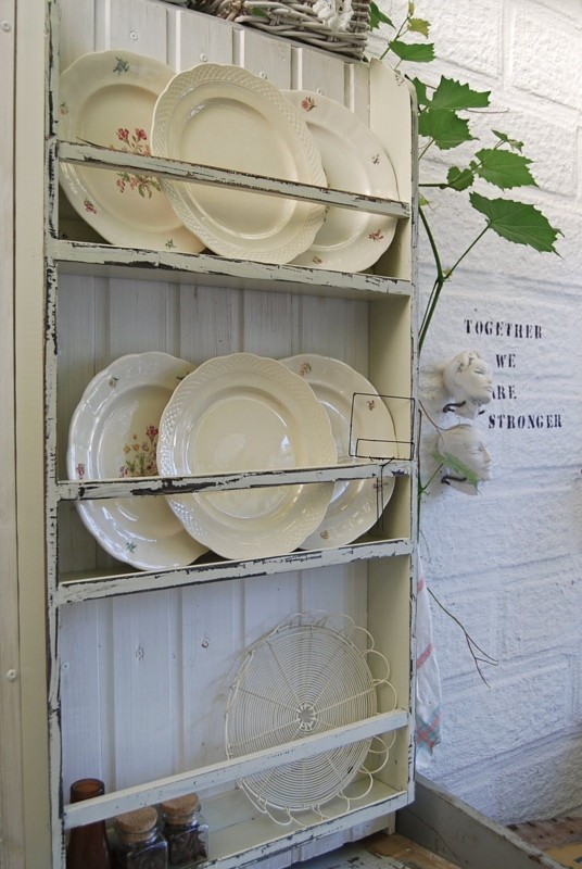 Platos vintage **. | Shabby chic kitchen, Plate racks, Vintage plates