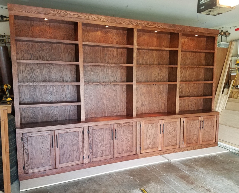 Traditional Oak Built-In Bookcase with Cabinets