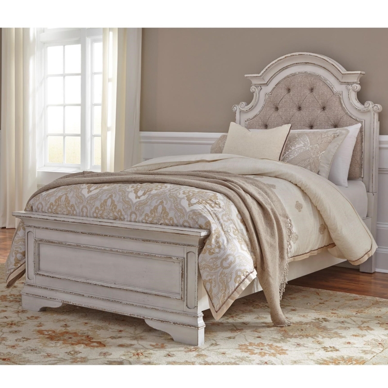 Traditional White Distressed Magnolia Manor Bed