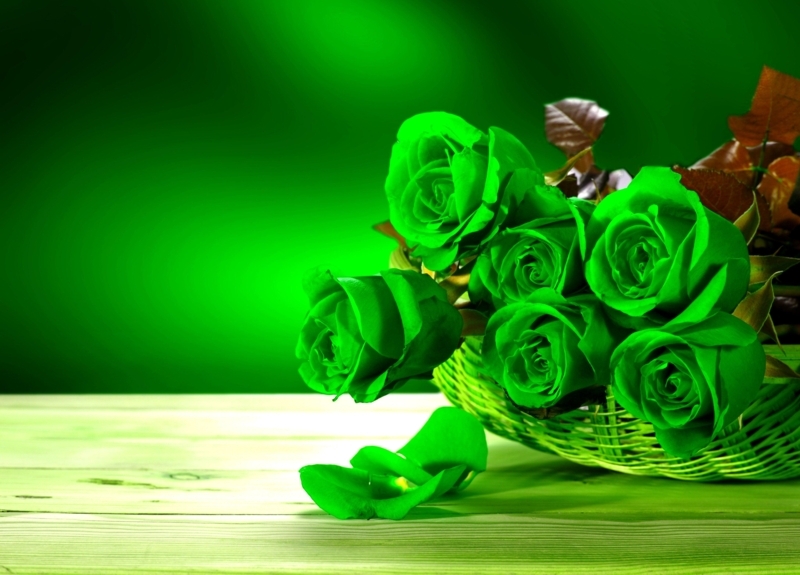 Vibrant Green Rose Bouquet on Wood Table