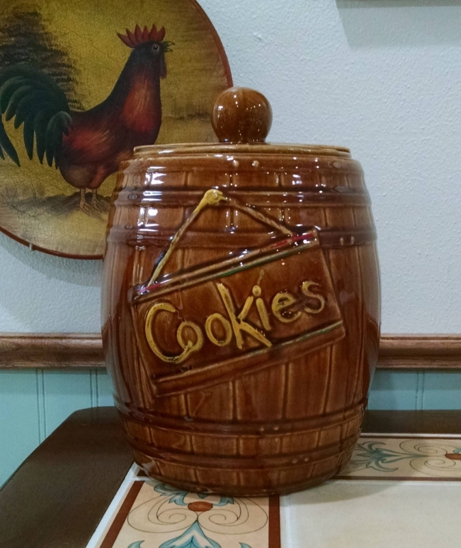 Vintage 1950s McCoy Ceramic Cookie Jar Barrel