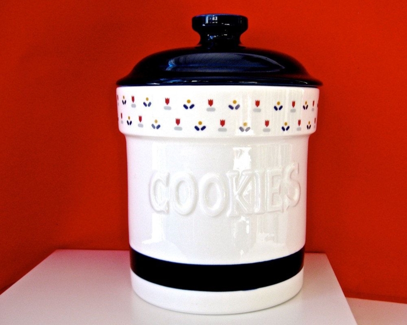 Vintage Ceramic Cookie Jar in Ivory and Navy Blue