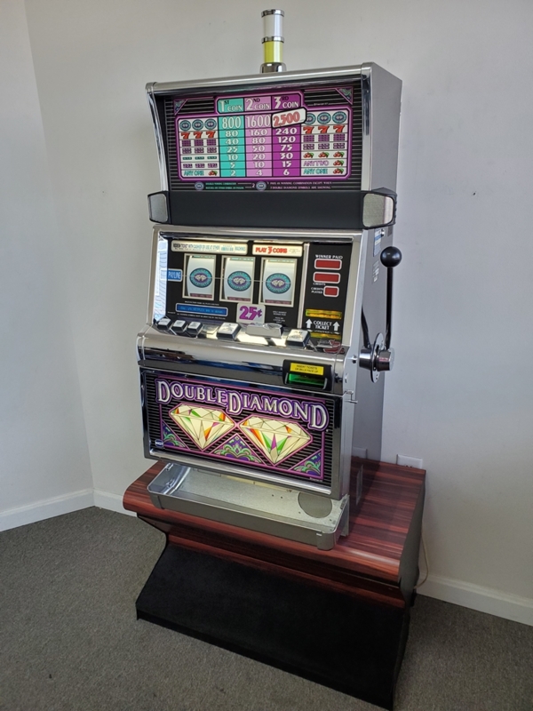 Vintage Double Diamond Slot Machine with Woodgrain Stand
