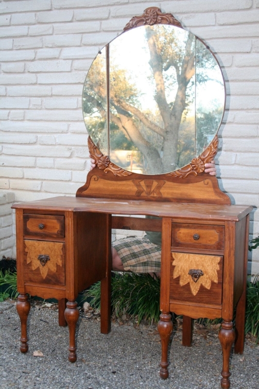 Vintage Wooden Vanity Table with Round Mirror