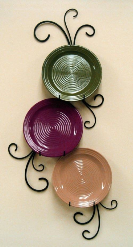 Wrought Iron Vertical Plate Hanger with Colorful Plates