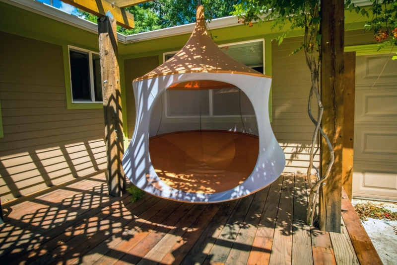 All-Mesh Hanging Treepod for Outdoor Relaxation