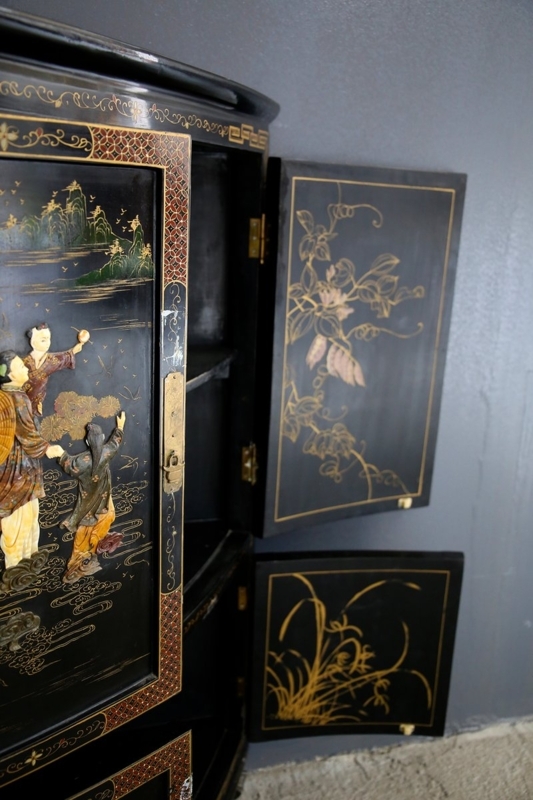 Black Lacquer Chinese Corner Cabinet with Gold Detailing