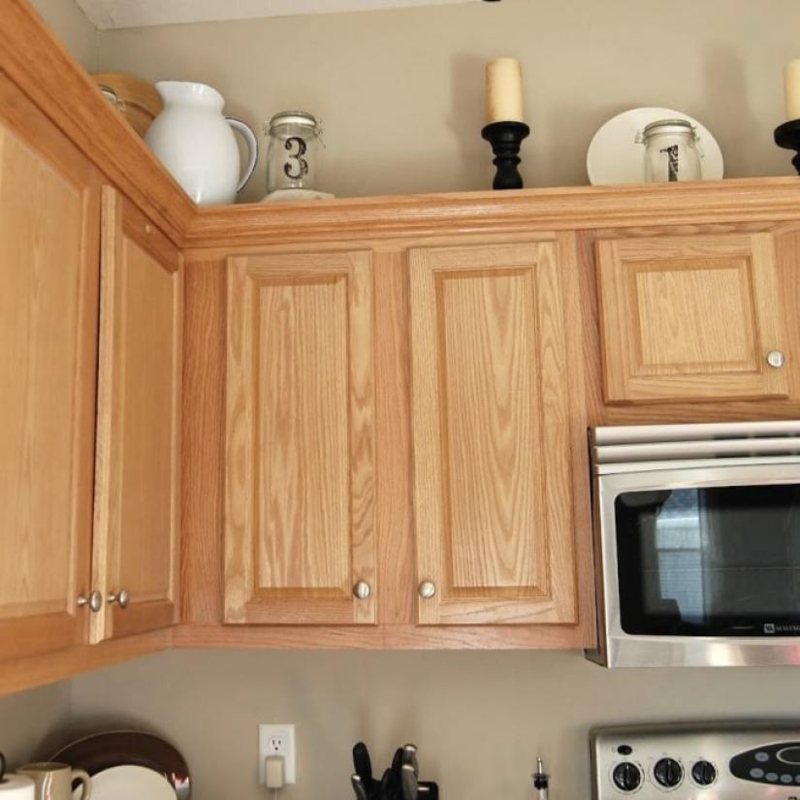 Classic Oak Kitchen Cabinets with Simple Knob Hardware