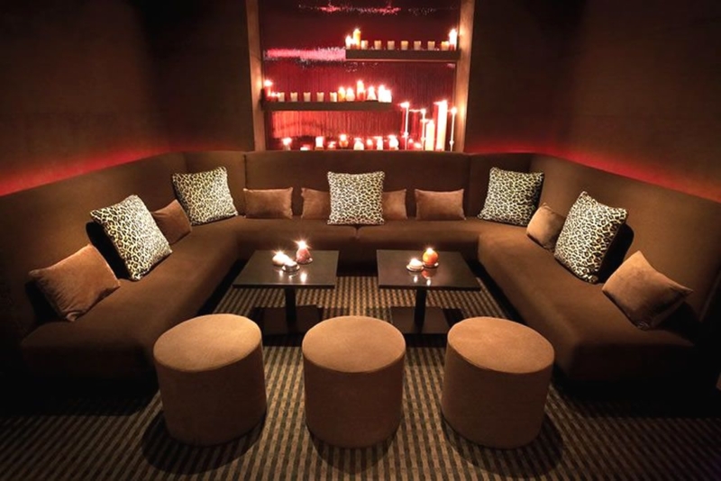 Cozy Lounge Bar Seating with Warm Ambient Lighting