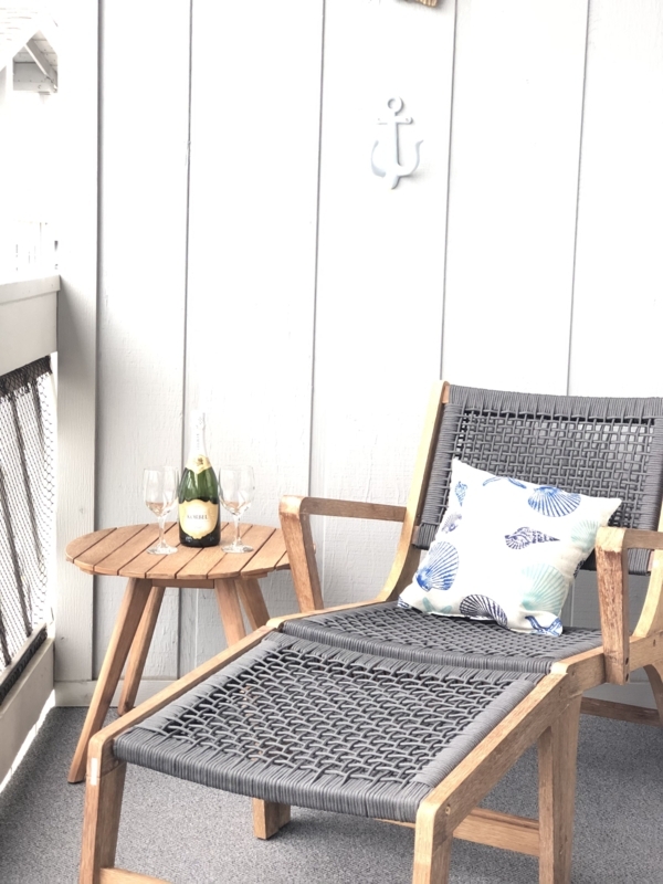 Cozy Nautica Patio Furniture Set with Nautical Accents