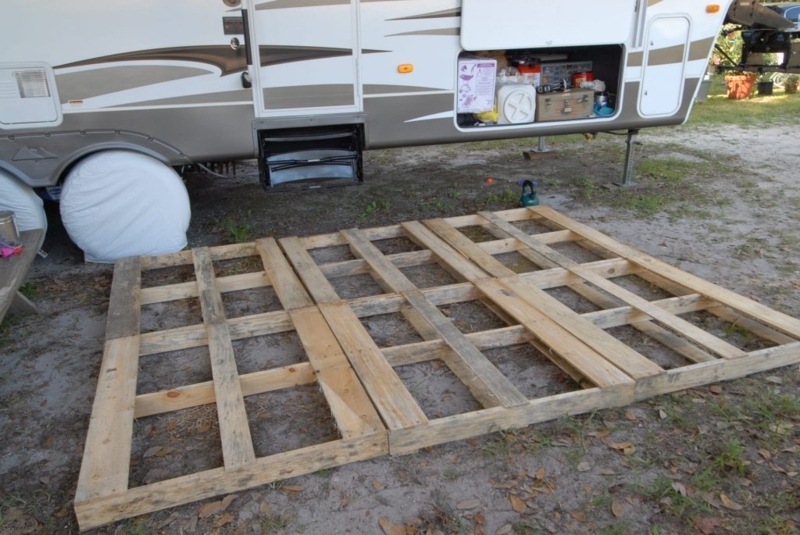 DIY Portable Wooden Deck for RV Outdoor Space