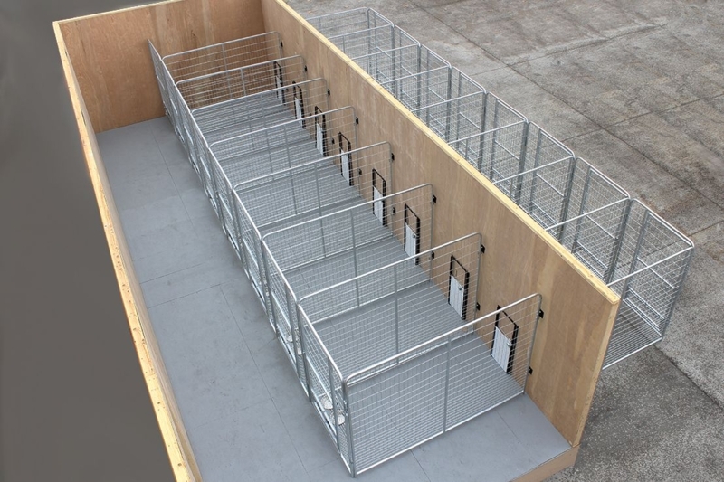 Durable Metal Indoor Outdoor Dog Kennels Setup