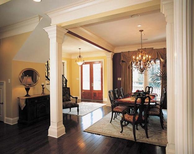 Elegant Dining Room with Classic White Columns